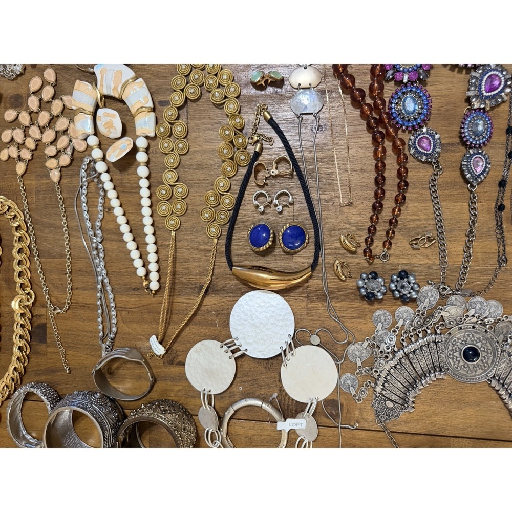 Vintage Modern Costume 99 Pieces Jewelry Lot Signed Necklace Earrings Broach - Picture 5 of 16